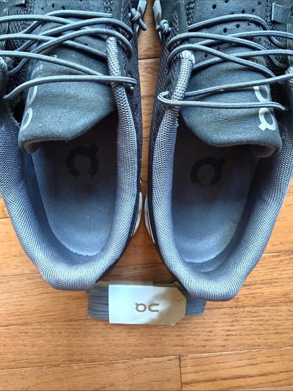 On Running Cloud Women's in Black and White - size 8.5